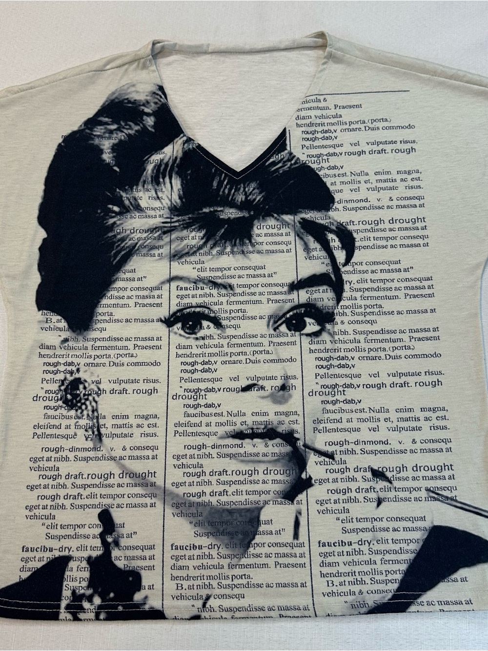 Audrey Hepburn Breakfast at Tiffany’s Graphic Tee Size S